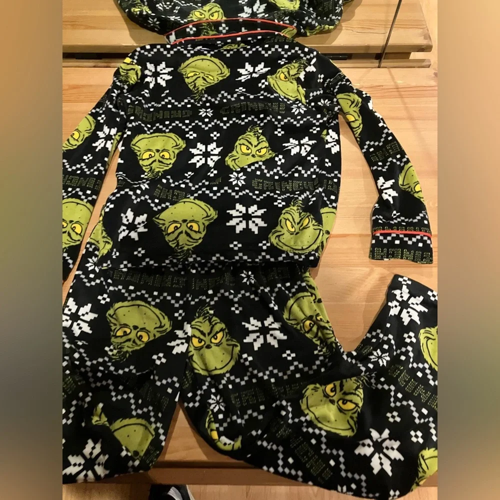 New with Tag Dr Seuss The Grinch Who Stole Christmas Pajama Set Size 4